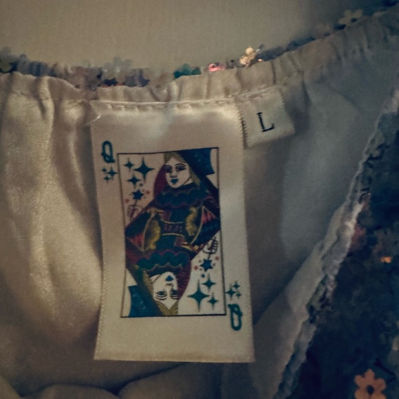 New Queen of Sparkles Flower Sequin Feather top - Picture 3 of 4